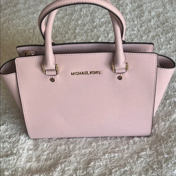 Michael Kors Selma Pink Saffiano Satchel with Gold Hardware - Picture 4 of 8